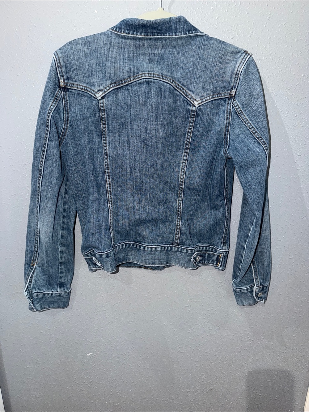 GAP Classic Light Wash Denim Jacket - Picture 6 of 7